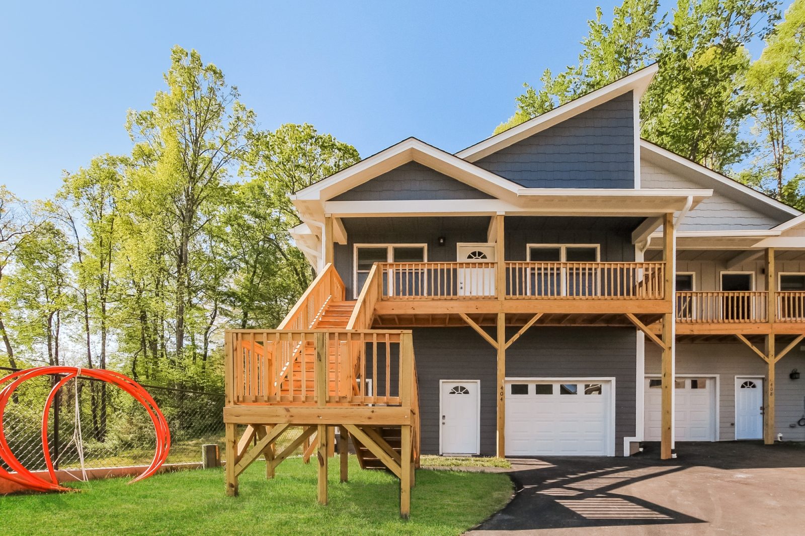 000 Front View 12686956