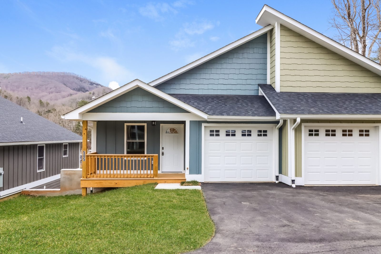 000 Front View 12515212