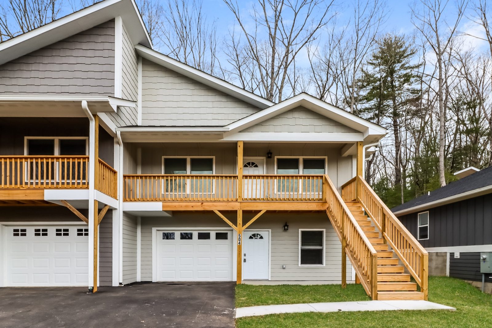 000 Front View 12515213