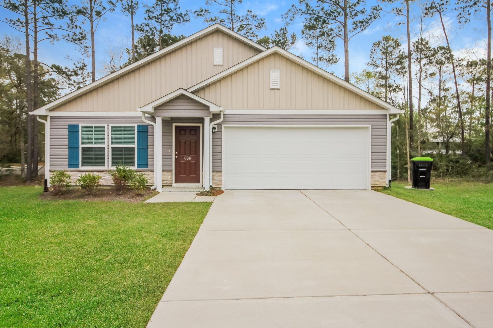 000 Front View 12622794