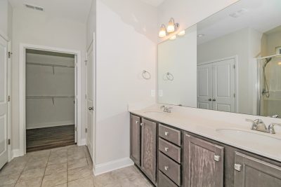 015 Main Bathroom ET51161