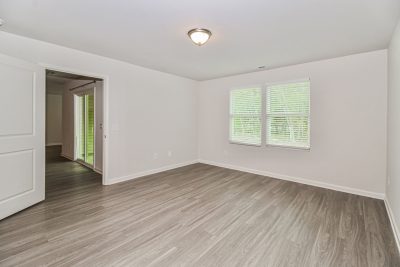 007 photo main bedroom 15296533