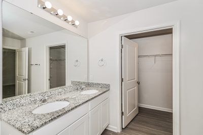 009 photo main bathroom 15296532