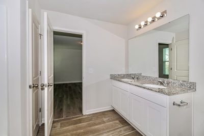 010 011 photo main bathroom 15125700