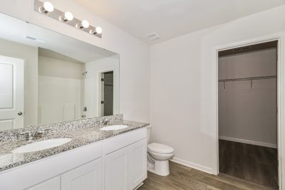 011 012 photo main bathroom 15125701