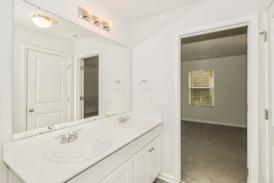 021 photo main bathroom 15146995