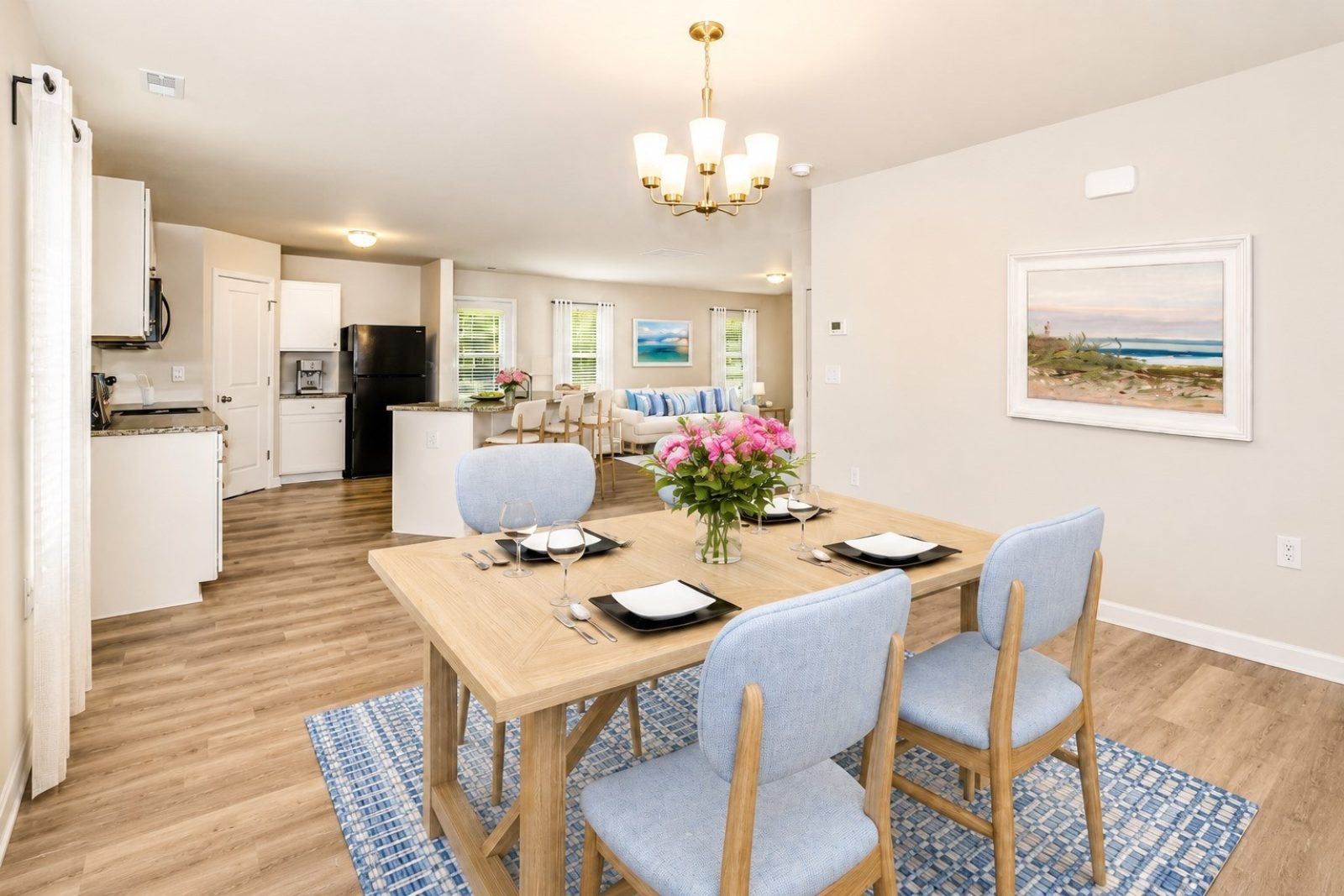 001 008 photo vs dining room 15156492