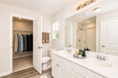 004 020 photo vs main bathroom 15156486 2
