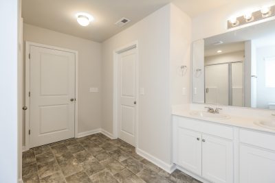 010 photo main bathroom 12562527