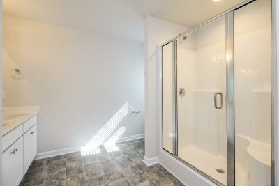 Main Bathroom 10 ETBT020
