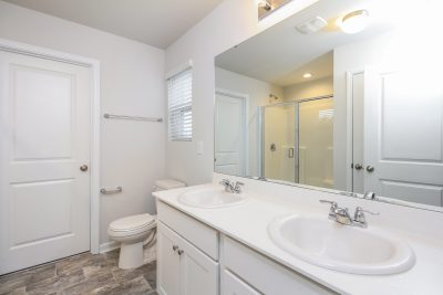 011 photo main bathroom 12562424