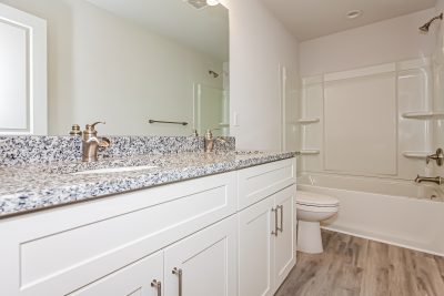 011 photo main bathroom 11274028