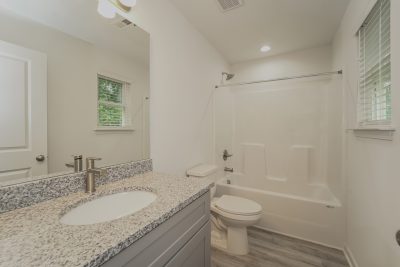 010 Main Bathroom ET81165