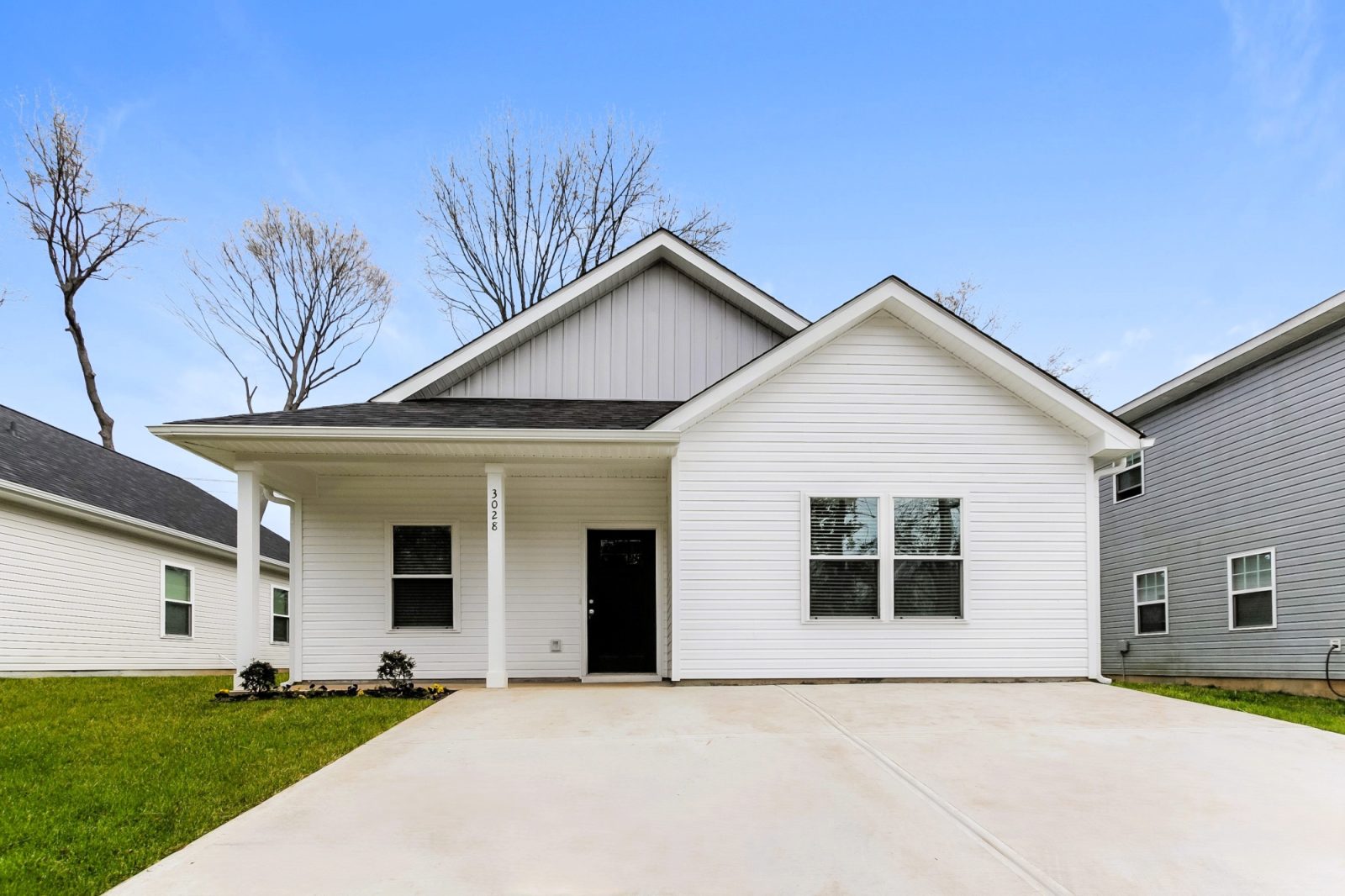 000 photo front view 10589058