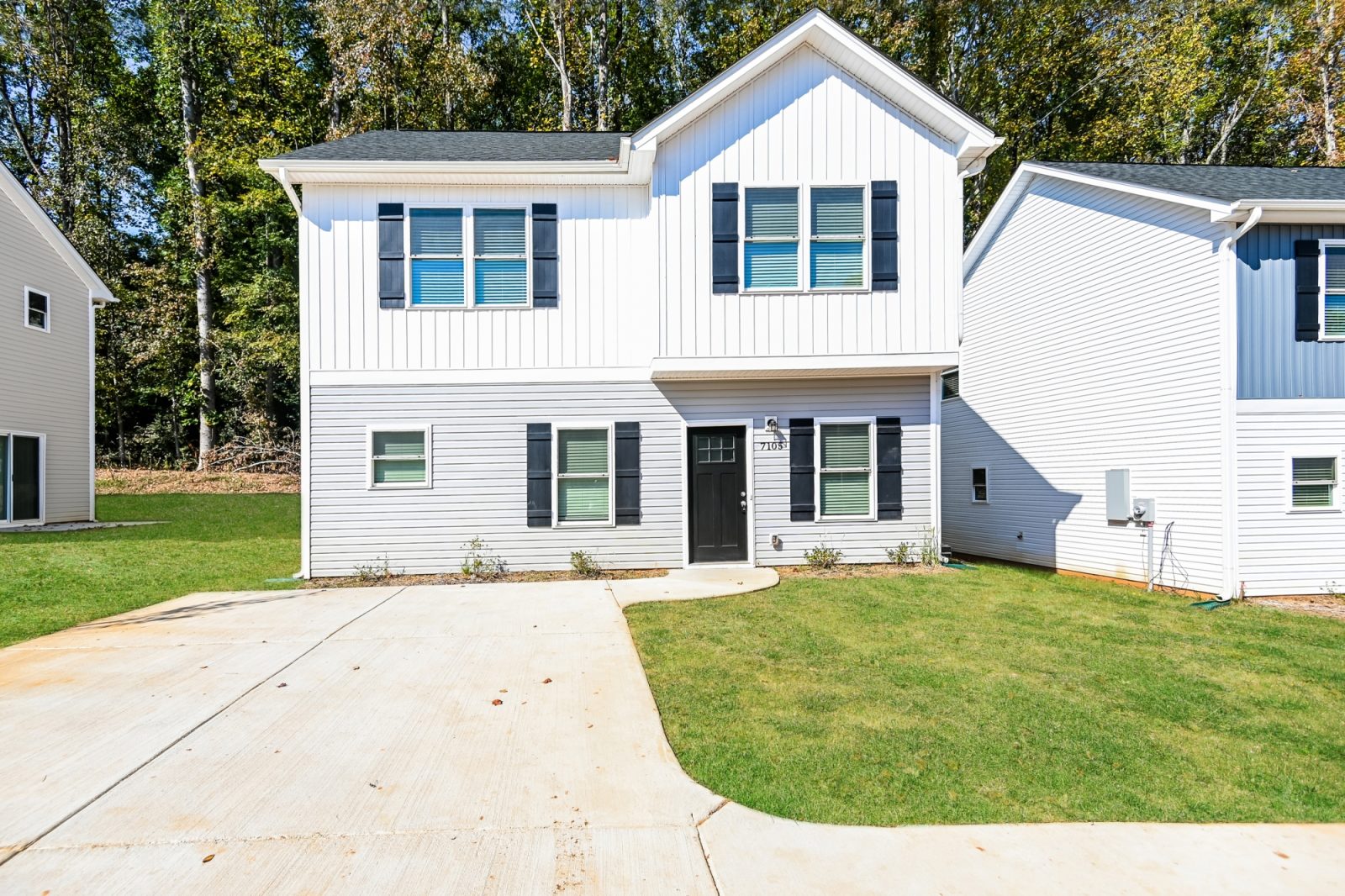 000 photo front view 11990140