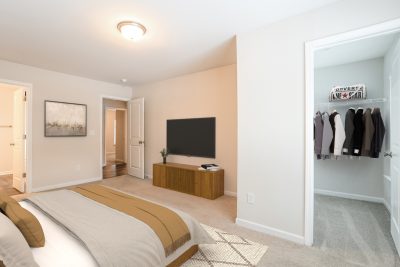 007 photo vs main bedroom 15157786