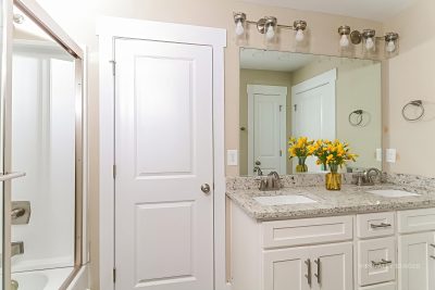 004 photo vs main bathroom 15183492