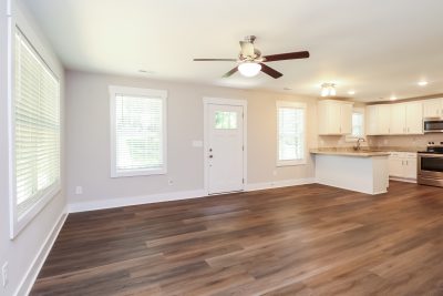 004 Living Room ET81194