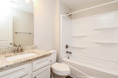 010 Main Bathroom ET81194