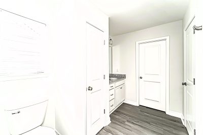 007 10 photo Main Bathroom f7b72132 9e40 42a3 9cb0 2fe7f437fc10