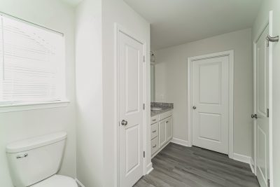 009 photo main bathroom 11996857