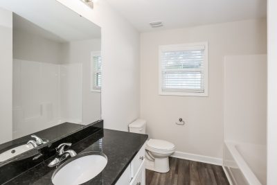 008 photo main bathroom 13752152
