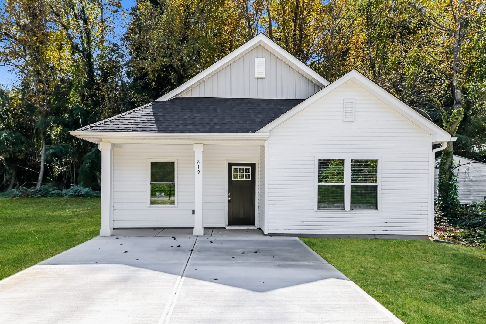 000 photo front view 11990388