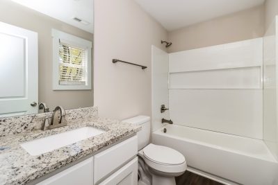 008 photo main bathroom 13675922