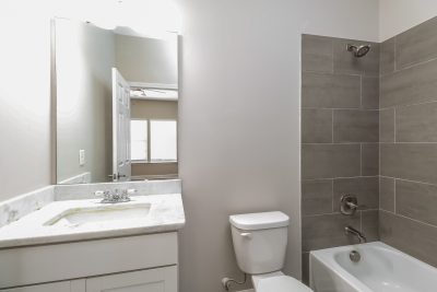 009 011 photo main bathroom 15125099