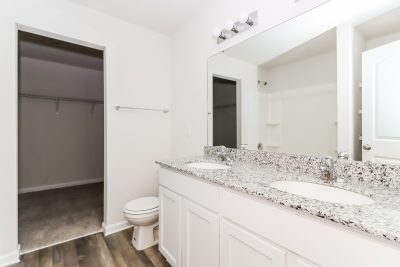 008 photo main bathroom 12658583