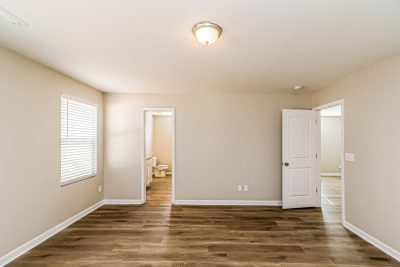 007 005 photo main bedroom 15053936