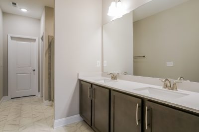 010 photo main bathroom 12011777