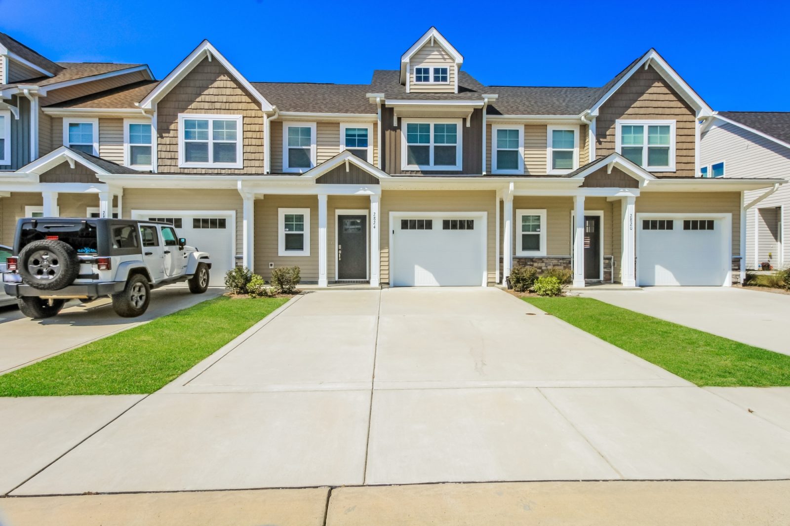 000 Front View 13141796