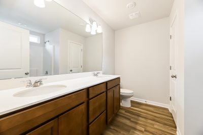 013 photo main bathroom 12594905