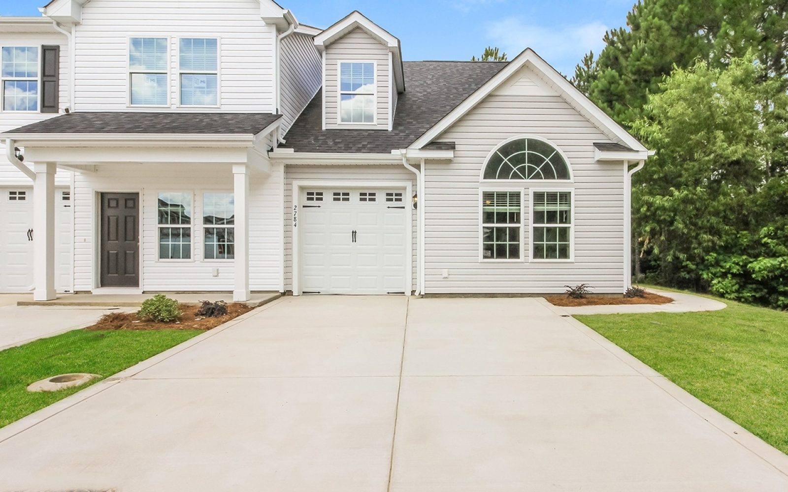 000 photo front view 12867134