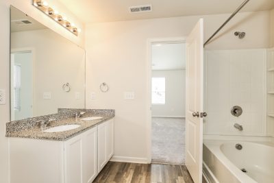 009 Main Bathroom ET21078