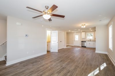 004 Living Room ET51320