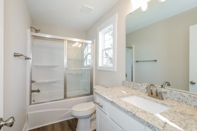 012 Main Bathroom ET51320