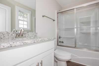 012 Main Bathroom ET61042