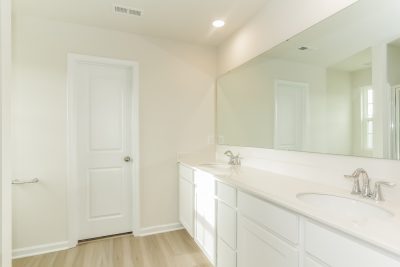 013 photo bathroom 10571018