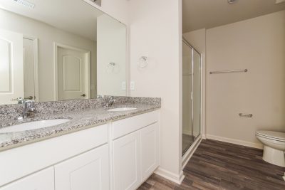 008 Main Bathroom ET91021