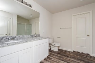 008 photo main bathroom 11276436