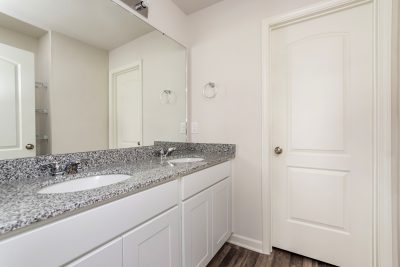 009 photo main bathroom 11276433