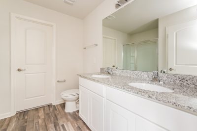 007 photo main bathroom 11276026