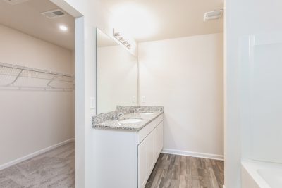 009 011 photo main bathroom 10052718