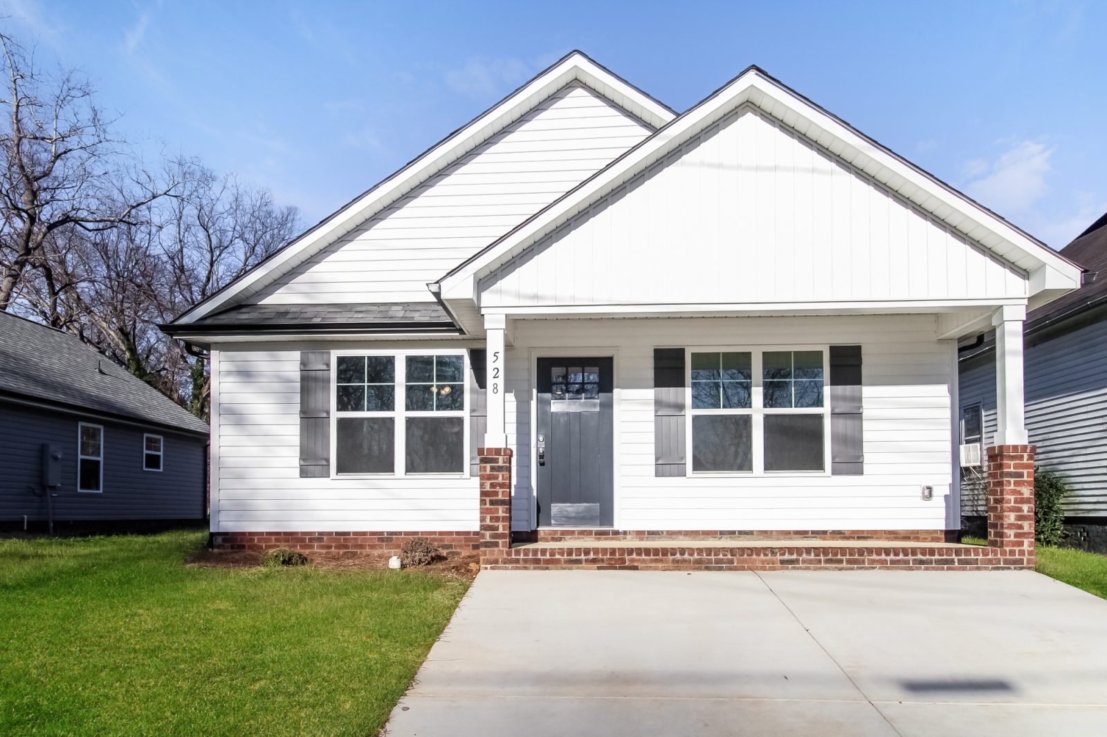 000 photo front view 10415050