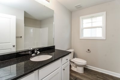 007 photo main bathroom 10415056