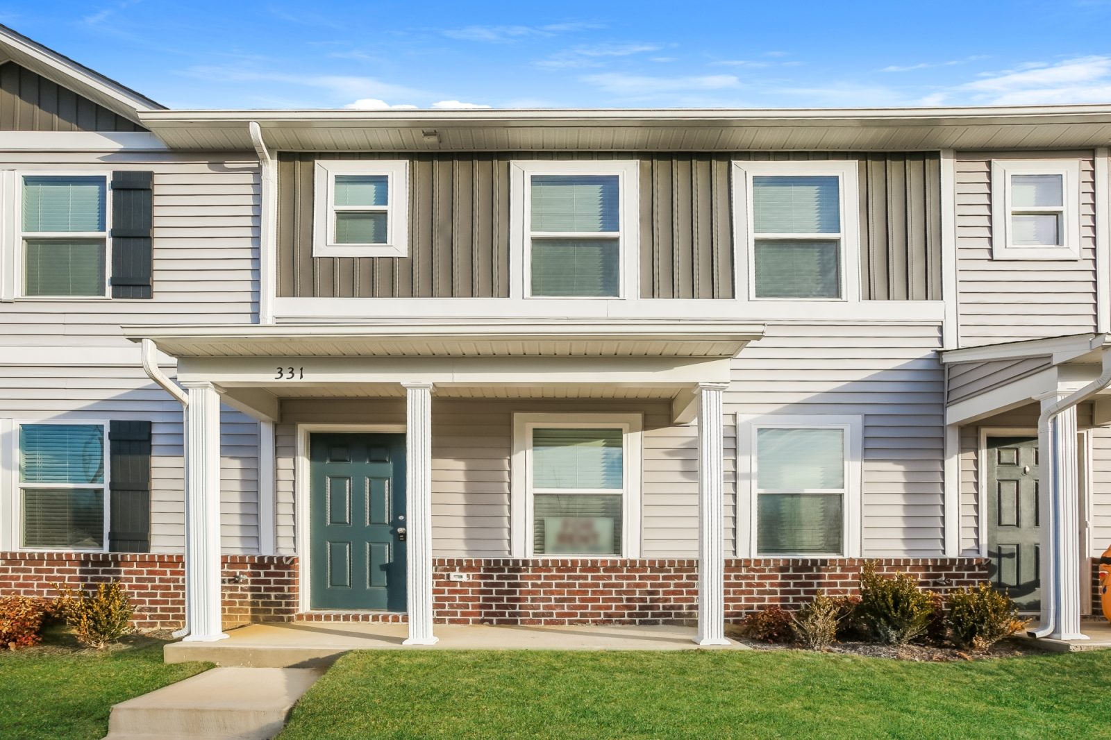 000 photo front view 13447138