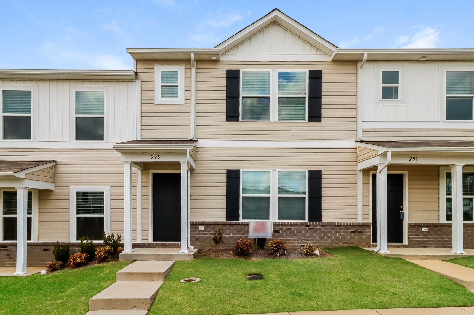 000 photo front view 13613316