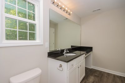 009 Main Bathroom ETY1033